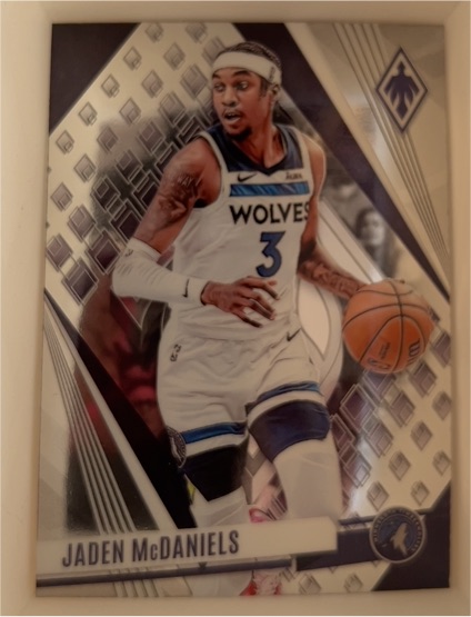 2023-24 Panini Phoenix #19 Jaden McDaniels — front