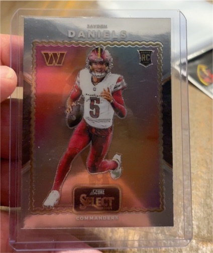2024 Panini Select #16 Jayden Daniels Rookie Score Throwback Commanders — front