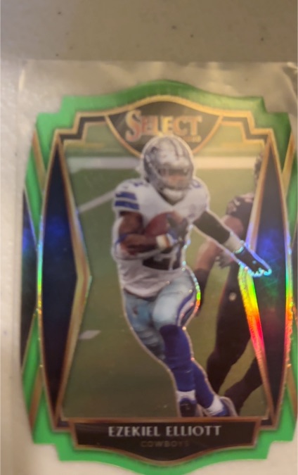 2020 Panini Select Premier Level Die-Cut #109 Ezekiel Elliott — front