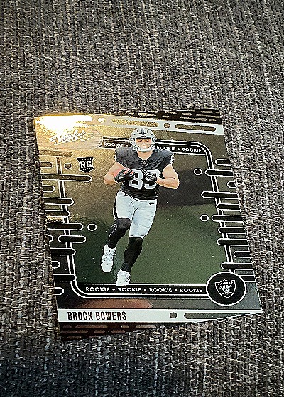 2024 Panini Absolute Brock Bowers Rookie Card — front