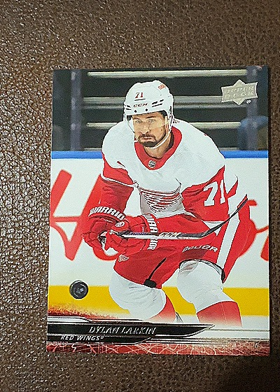 Dylan Larkin 2024-25 Upper Deck #305 — front