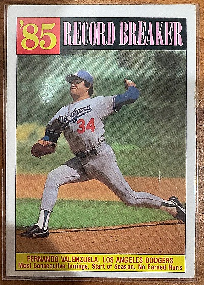 1986 Topps #207 Fernando Valenzuela — front