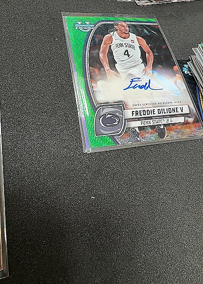 Freddie Dilione V 2024-25 Bowman University Chrome Green Shimmer Autograph — front