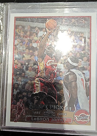 2003-04 Topps LeBron James Rookie Card — front