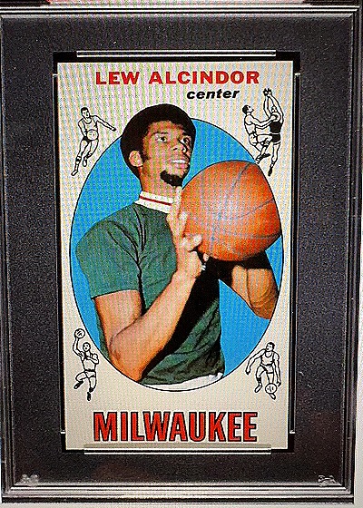 1969-70 Topps Lew Alcindor Milwaukee Bucks — front