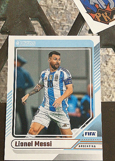 Lionel Messi 2024-25 Donruss Argentina — front