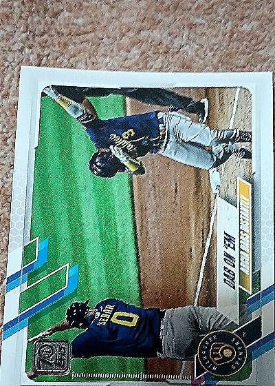 2021 Topps Luis Urias Milwaukee Brewers — front
