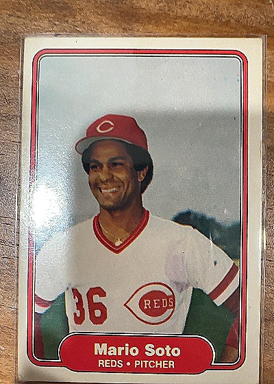 1982 Fleer #83 Mario Soto — front