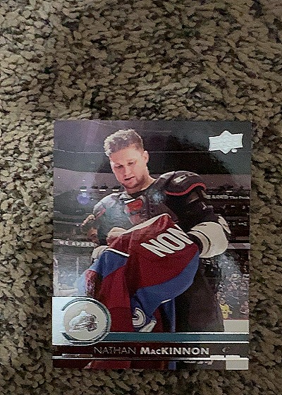 2017 Upper Deck #48 Nathan MacKinnon — front