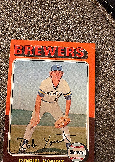 1975 Topps #223 Robin Yount — front