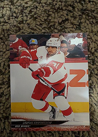 2023-24 Upper Deck Extended Hockey Retro Young Guns Simon Edvinsson — front