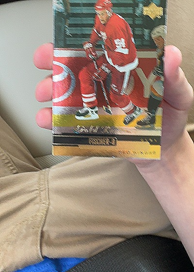 Steve Yzerman 1997 Upper Deck — front