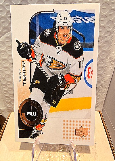 2022-23 Upper Deck MVP 20th Anniversary #9 Troy Terry — front