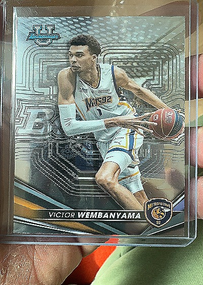 Victor Wembanyama 2022-23 Bowman's Best U Base Rookie Card — front