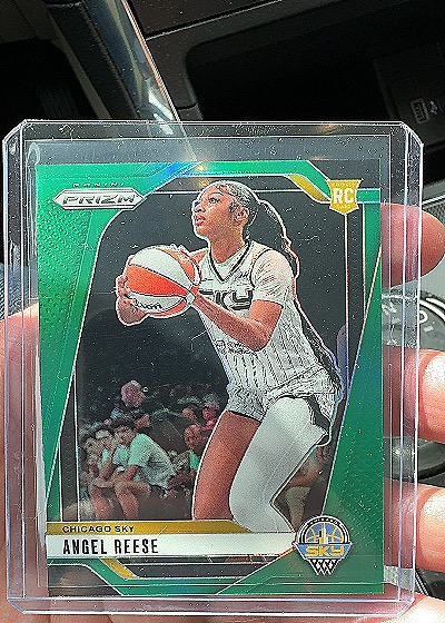 2024 Panini Prizm #10 Angel Reese — front