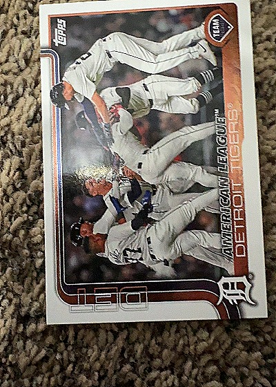 2025 Topps #34 Team Card — front