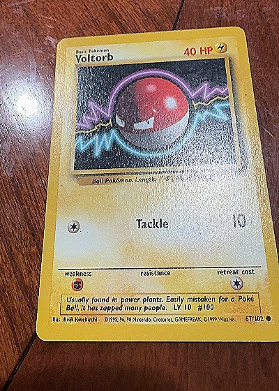 1999 Pokémon #67/102 Voltorb — front
