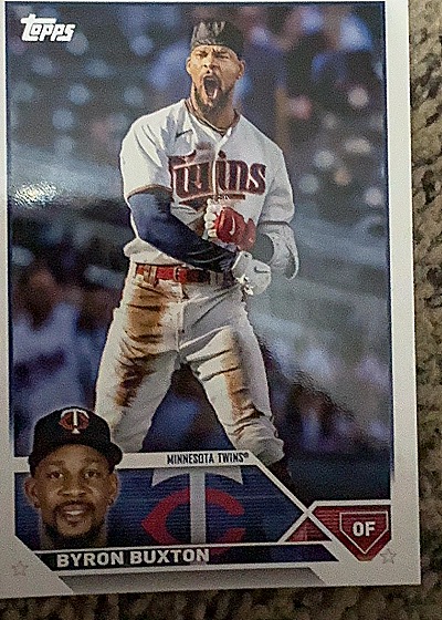 2023 Topps #25 Byron Buxton — front