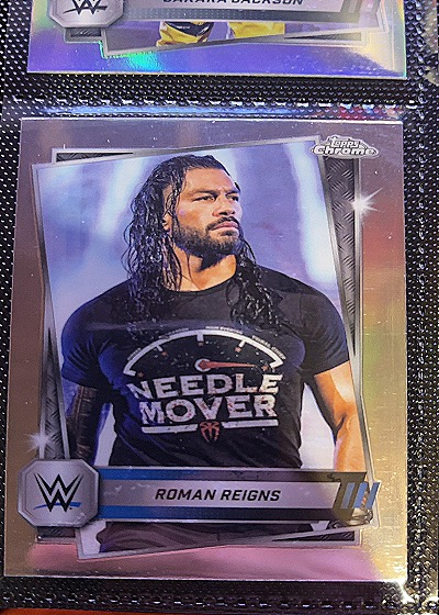 2025 Topps Chrome #3 Roman Reigns — front