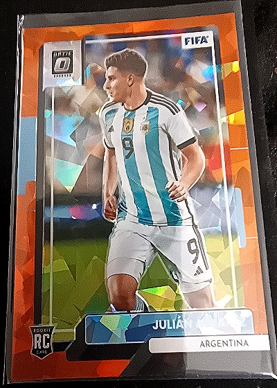 2022 Panini Donruss #8 Julian Alvarez — front