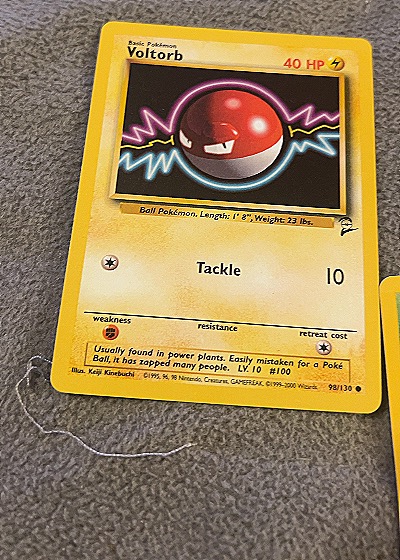 2000 Pokémon #98/130 Voltorb — front