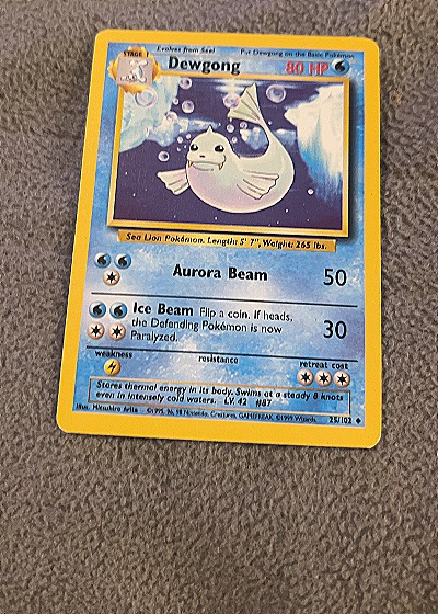 1999 Pokémon #25/102 Dewgong — front