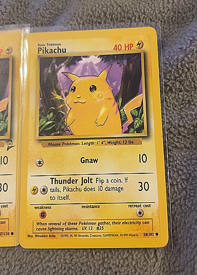 1999 Pokémon #58/102 Pikachu — front