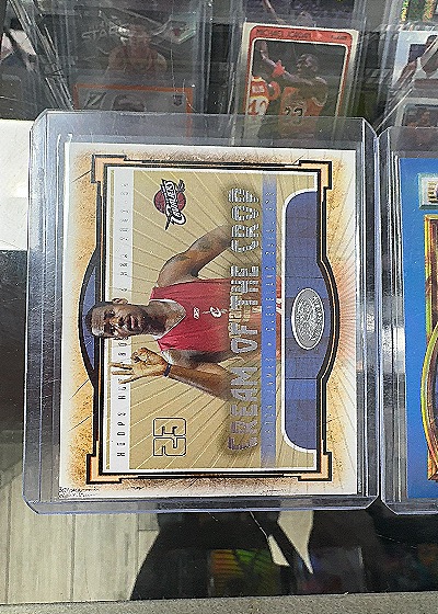 2003 Hoops Hot Prospects #1 LeBron James — front