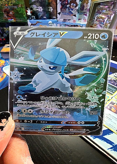 2021 Pokémon S6a 024/069 Glaceon V — front