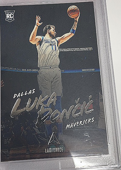 2018-19 Panini Chronicles Luminance Luka Doncic #166 Rookie RC — front