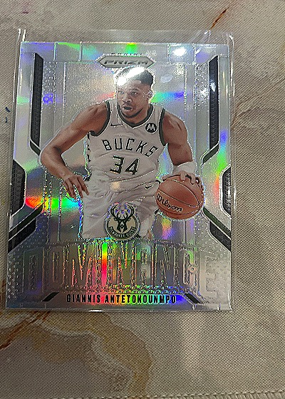 2024 Panini Prizm Dominance Giannis Antetokounmpo — front