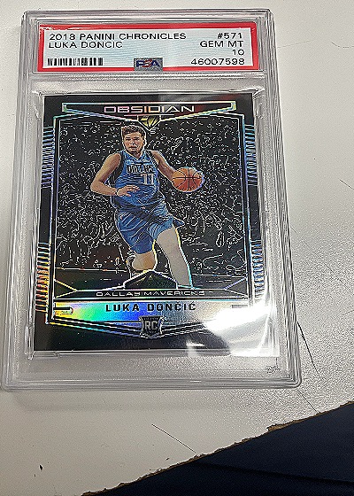 2018 Panini Chronicles Obsidian #571 Luka Doncic — front