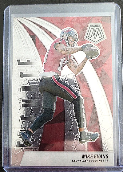 2024 Panini Mosaic #19 Mike Evans Elevate — front