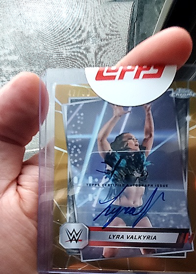 2025 Topps Chrome WWE Lyra Valkyria Autograph — front