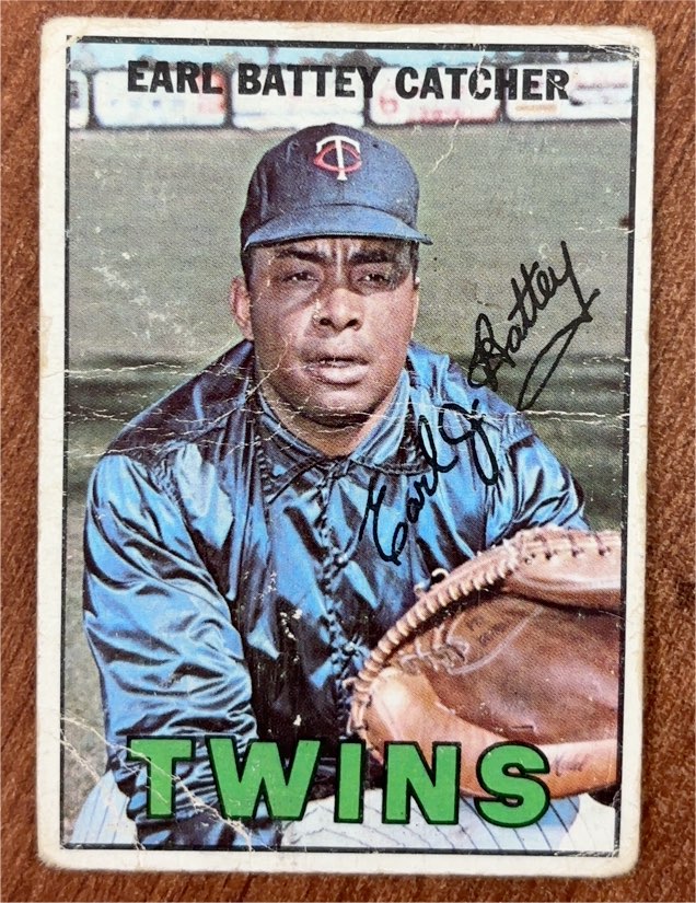 1967 Topps #15 Earl Battey — front