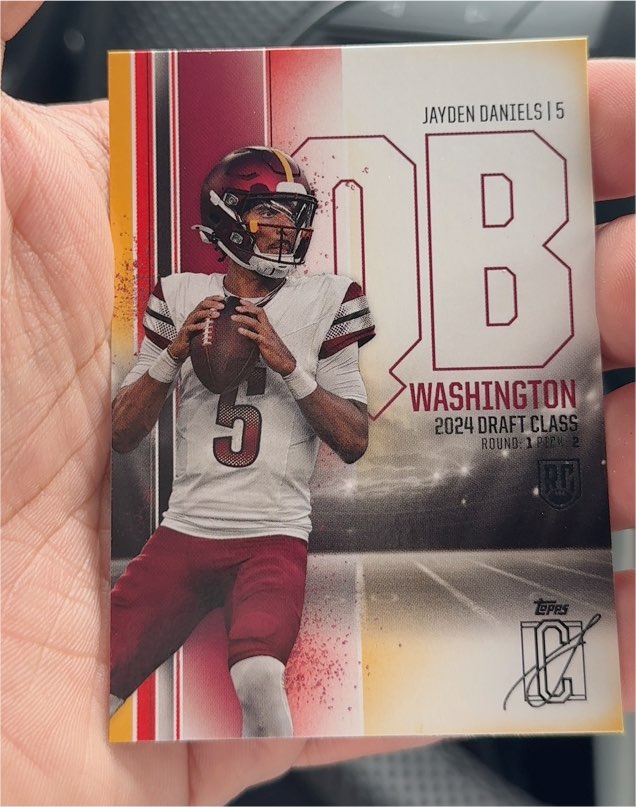 2024 Topps Signature Class #194 Jayden Daniels — front