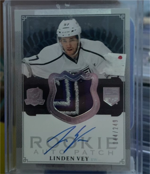 2013-14 Upper Deck The Cup #159 Linden Vey Rookie Patch Auto — front