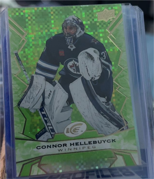 2022-23 Upper Deck Ice #67 Connor Hellebuyck — front