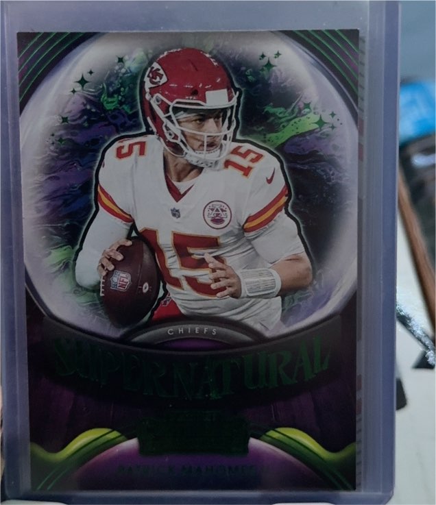 2021 Panini Contenders Supernatural #SN-PMA Patrick Mahomes II — front