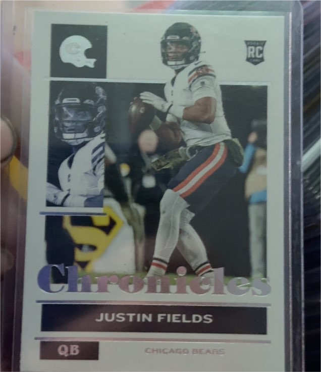 2021 Panini Chronicles #19 Justin Fields — front