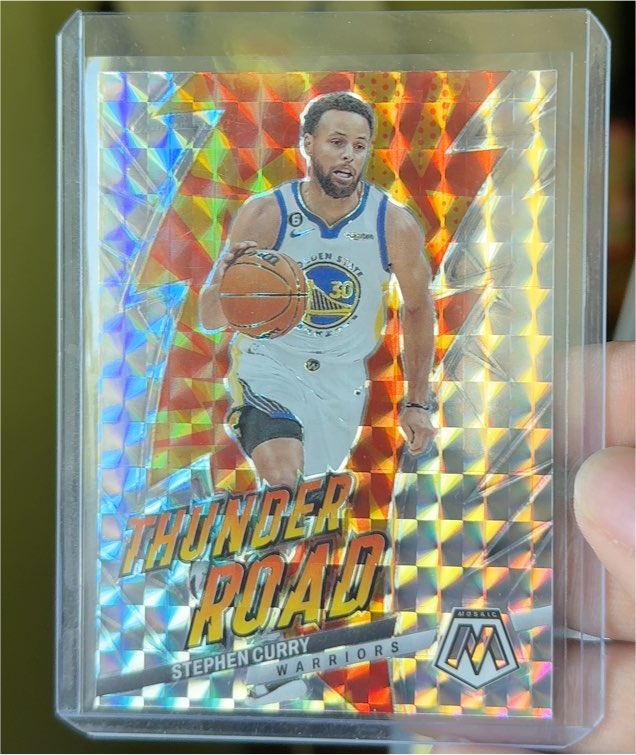 2022-23 Panini Mosaic #12 Stephen Curry Thunder Road Mosaic Green — front