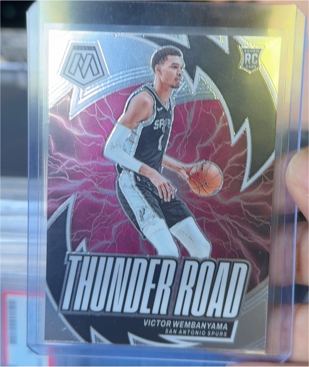 2023-24 Panini Mosaic Thunder Road #8 Victor Wembanyama — front