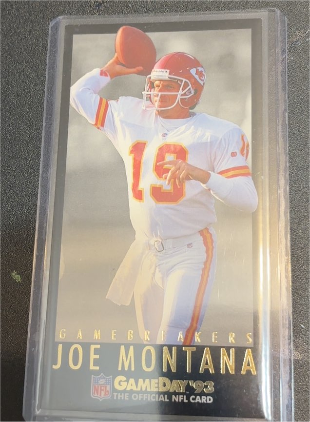 1993 Fleer Gamebreakers #19 Joe Montana — front