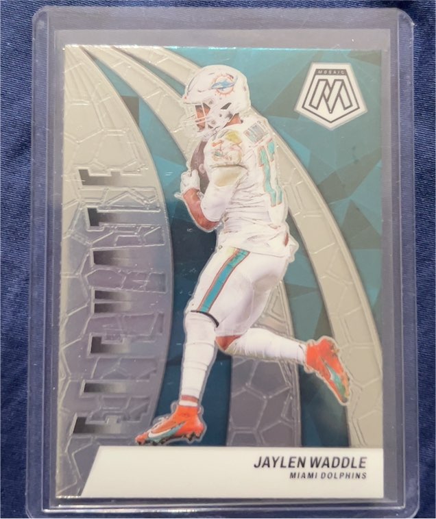 2024 Panini Mosaic Elevate #18 Jaylen Waddle — front