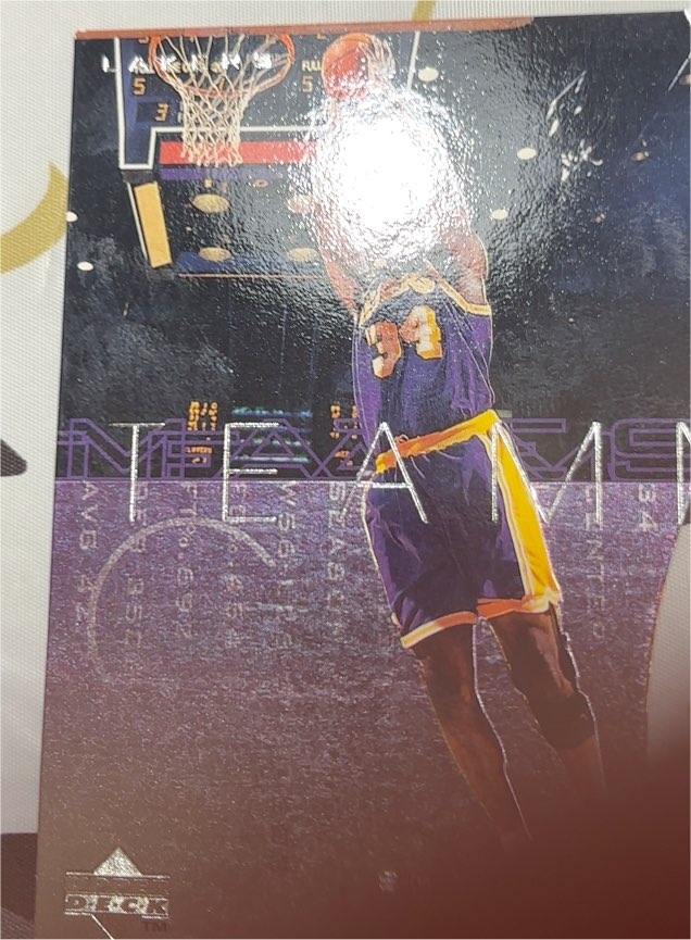 1997-98 Upper Deck Team Die Cut #T25 Shaquille O'Neal — front