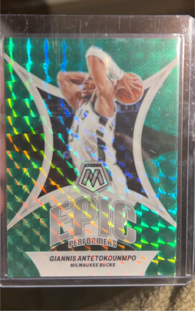 2023-24 Panini Mosaic Epic Performers Mosaic Prizm #8 Giannis Antetokounmpo — front