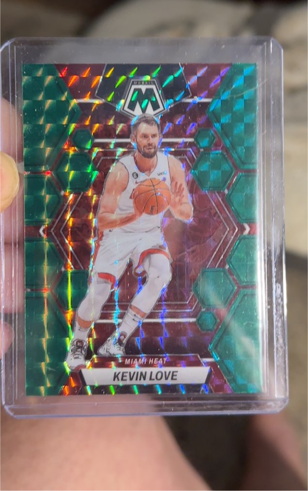 2022-23 Panini Mosaic #42 Kevin Love — front