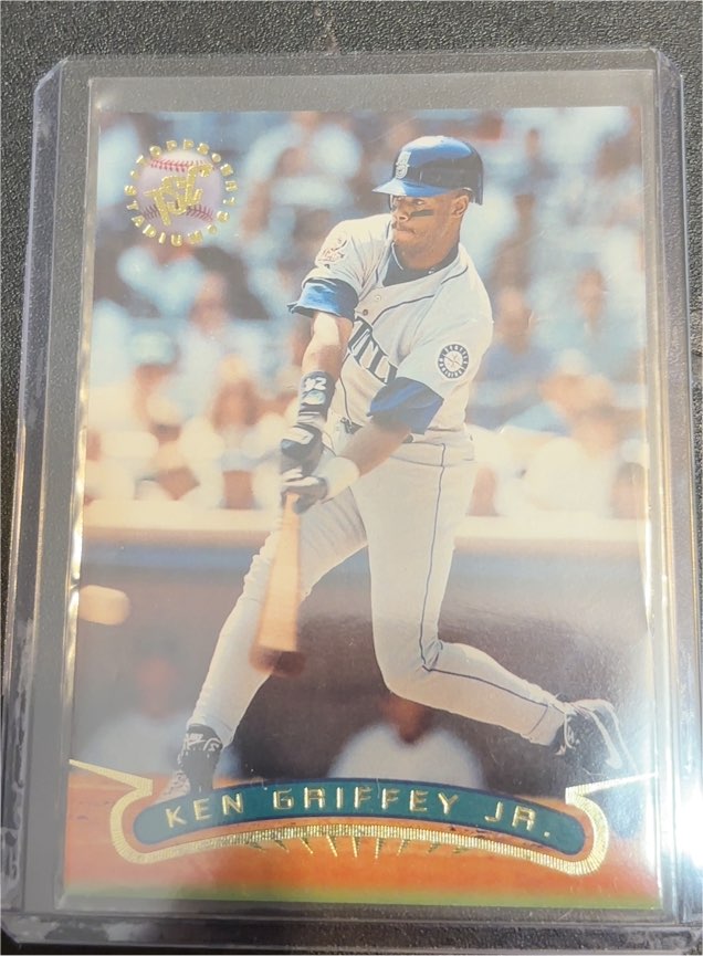 1996 Topps Stadium Club #105 Ken Griffey Jr. — front