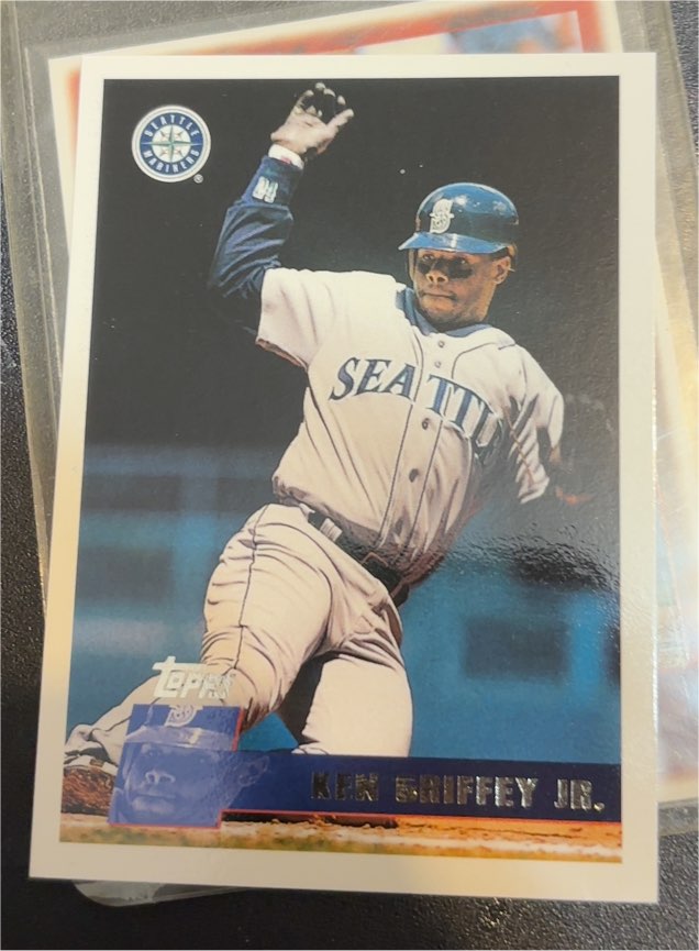 1996 Topps #205 Ken Griffey Jr. — front