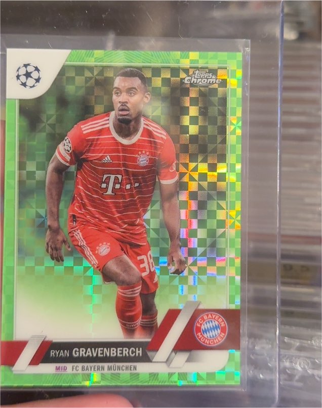 2022-23 Topps Chrome UEFA #120 Ryan Gravenberch Green Shimmer Refractor — front